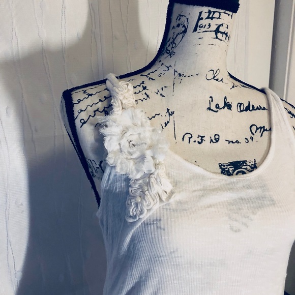 Julie’s closet white floral tank long top women’s - Picture 5 of 6